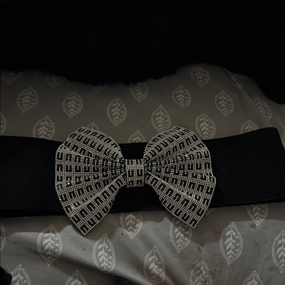 Elegant Black and White Bow Belt